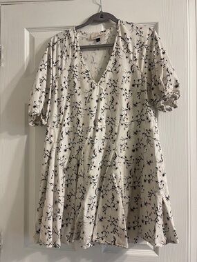 Universal Thread Cream V-Neck Floral Tunic Dress